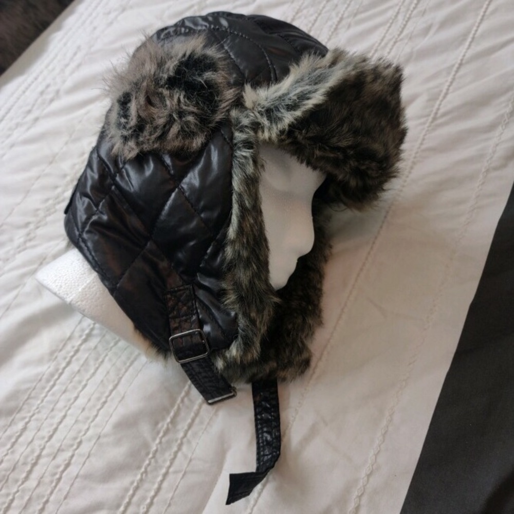 Women’s bomber trapper hat